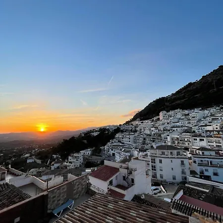 Pueblo Apartamento Lägenhet Mijas